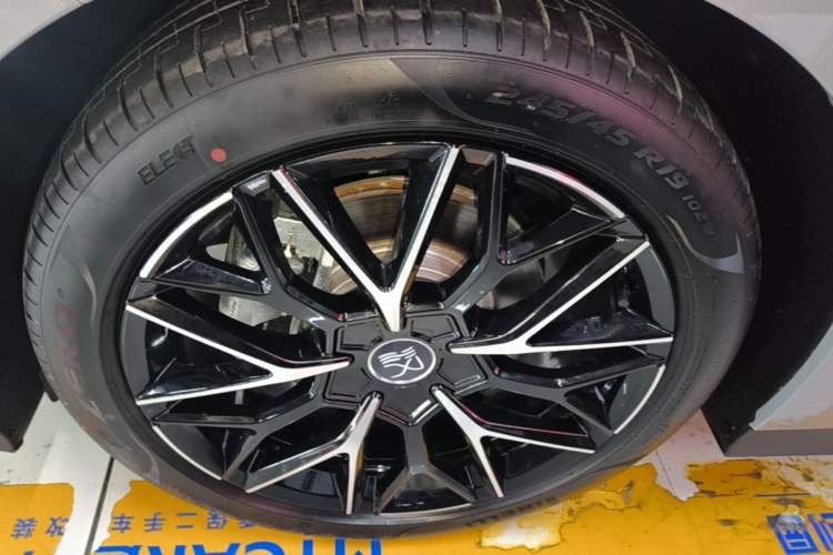 Used BYD Han 2025 DM-i Intelligent Driving Edition 125KM Prestige Model Left Front Wheel Hub