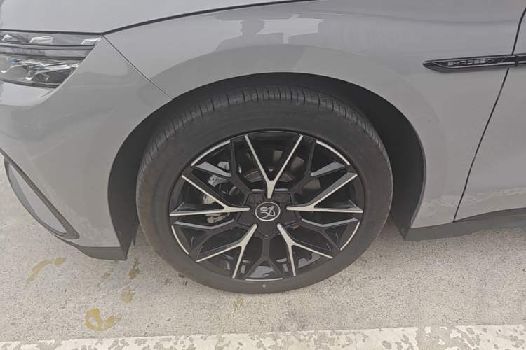 Used BYD Han 2025 EV Intelligent Driving Version 506KM Prestige Model Left Front Wheel Hub