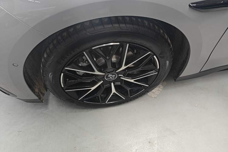 Used BYD Han 2025 DM-i Intelligent Driving Edition 125KM Prestige Model Left Front Wheel Hub