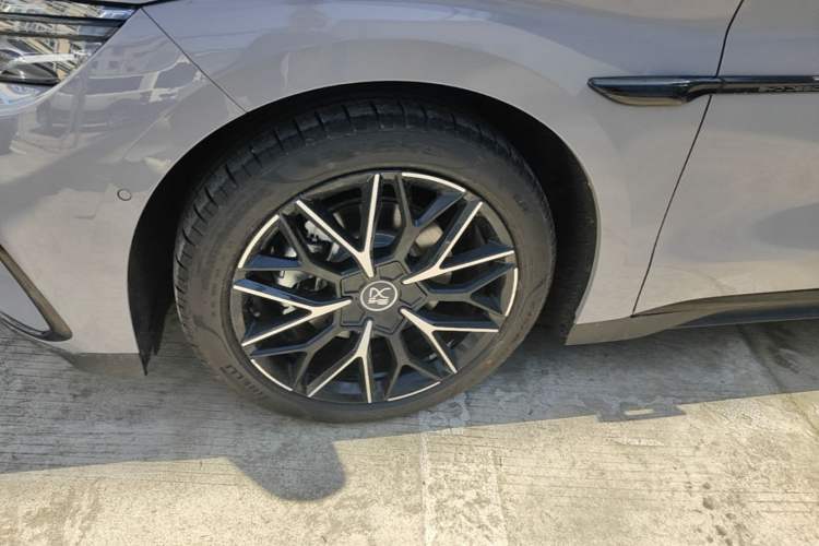 Used BYD Han 2025 DM-i Intelligent Driving Edition 125KM Prestige Model Left Front Wheel Hub