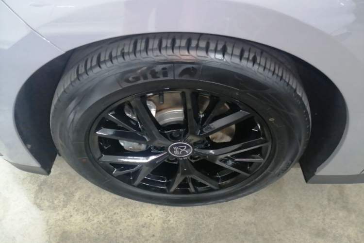 Used BYD Han 2025 DM-i 125KM Elite Model Left Front Wheel Hub