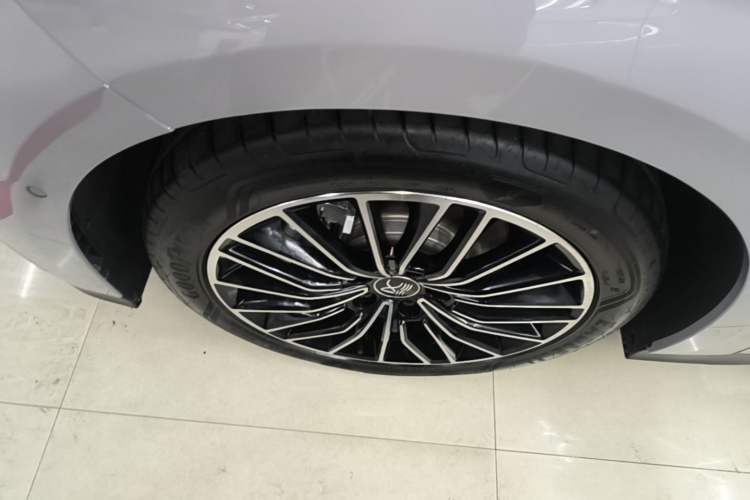 Used BYD Han 2025 DM-i Intelligent Driving Edition 125KM LiDAR Flagship Model Left Front Wheel Hub