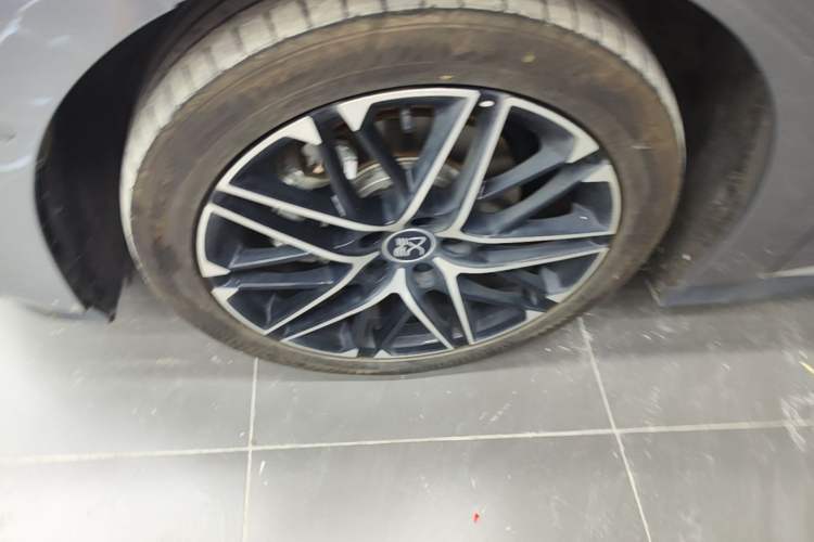 Used BYD Han 2025 EV 605KM Prestige Model Left Front Wheel Hub