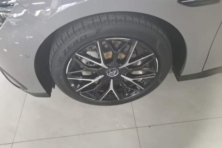 Used BYD Han 2025 DM-i 125KM LiDAR-Powered Intelligent Driving Model Left Front Wheel Hub