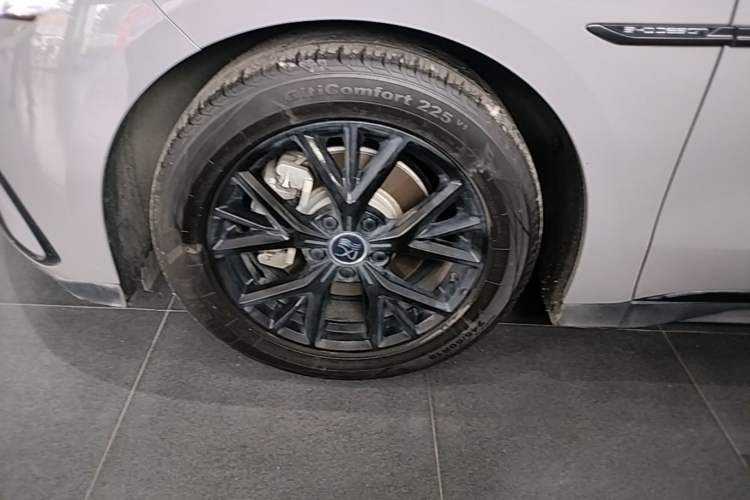 Used BYD Han 2025 DM-i Smart Drive 125KM Elite Model Left Front Wheel Hub