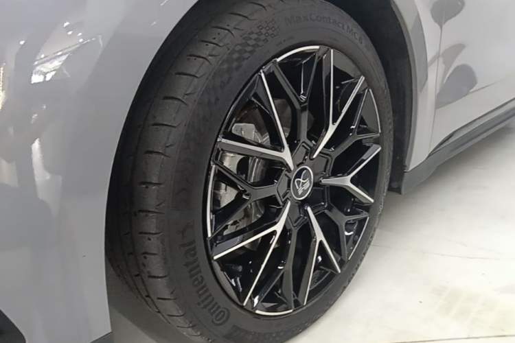 Used BYD Han 2025 DM-i 125KM Prestige Model Left Front Wheel Hub