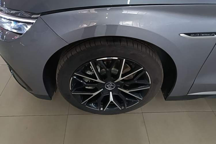Used BYD Han 2025 DM-i 125KM Prestige Model Left Front Wheel Hub