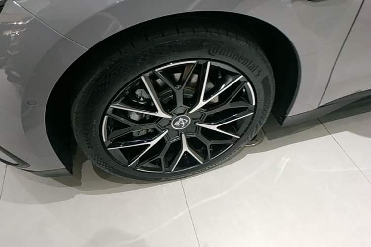 Used BYD Han 2025 DM-i Smart Drive 125KM Prestige Model Left Front Wheel Hub
