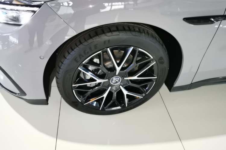 Used BYD Han 2025 DM-i Intelligent Driving Edition 125KM Prestige Model Left Front Wheel Hub