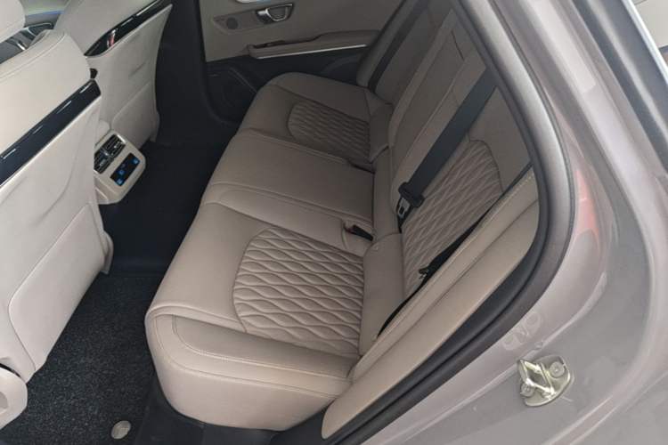 Used BYD Han 2025 Model DM-i Intelligent Driving Edition 245KM Prestige Left Rear Seat
