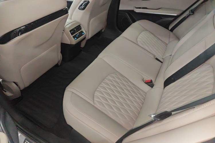 Used BYD Han 2025 DM-i 125KM LiDAR-Powered Intelligent Driving Model Left Rear Seat