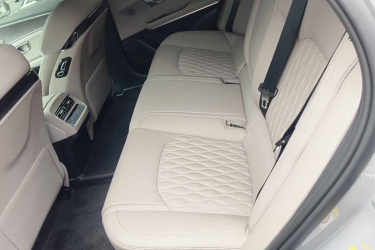 Used BYD Han 2025 DM-i 125KM LiDAR-Powered Intelligent Driving Model Left Rear Seat