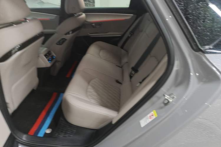 Used BYD Han 2025 DM-i Intelligent Driving Edition 125KM Prestige Model Left Rear Seat
