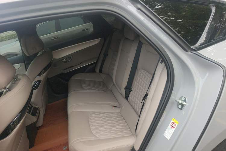 Used BYD Han 2025 DM-i Smart Drive 125KM Prestige Model Left Rear Seat
