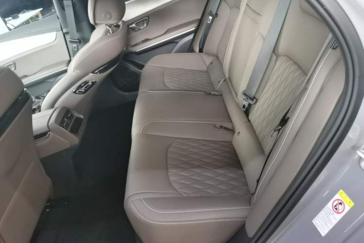 Used BYD Han 2025 DM-i Intelligent Driving Edition 125KM LiDAR Flagship Model Left Rear Seat
