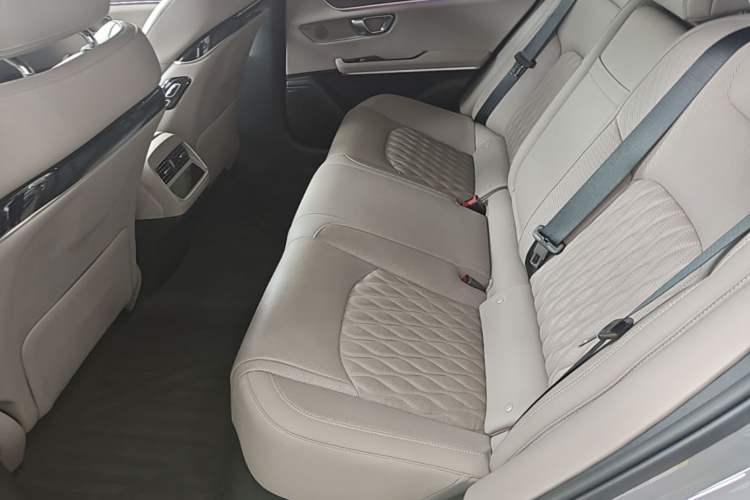 Used BYD Han 2025 DM-i 125KM LiDAR-Powered Intelligent Driving Model Left Rear Seat