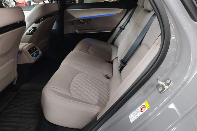 Used BYD Han 2025 DM-i Smart Drive 125KM Prestige Model Left Rear Seat