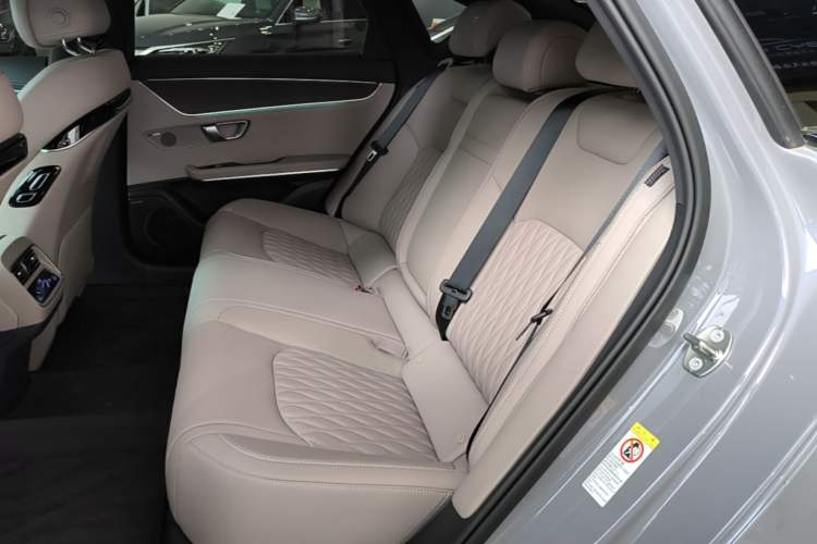 Used BYD Han 2025 DM-i 125KM LiDAR-Powered Intelligent Driving Model Left Rear Seat