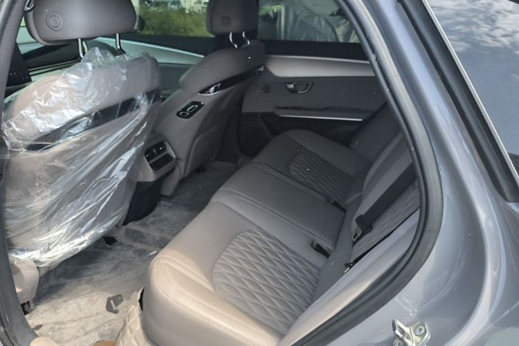 Used BYD Han 2025 DM-i Smart Drive 125KM Prestige Model Left Rear Seat