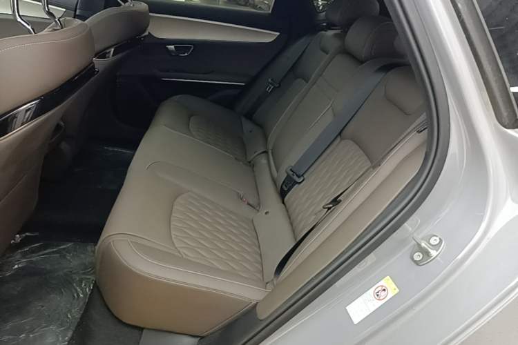 Used BYD Han 2025 DM-i Intelligent Driving Edition 125KM Prestige Model Left Rear Seat