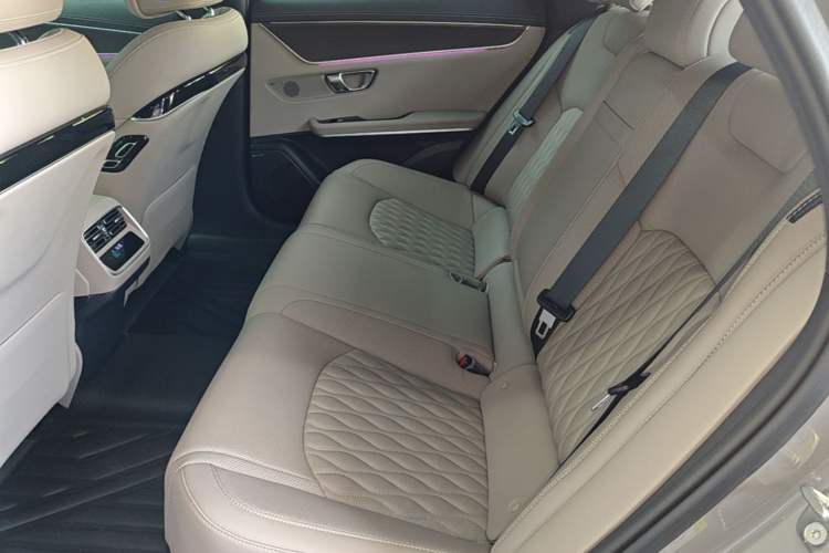 Used BYD Han 2025 EV Intelligent Driving Edition 701KM LiDAR Flagship Model Left Rear Seat