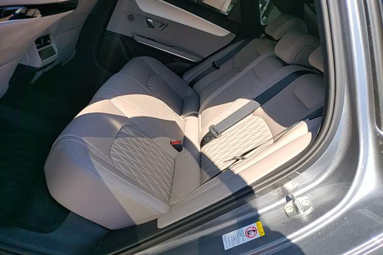 Used BYD Han 2025 DM-i Smart Drive 125KM Prestige Model Left Rear Seat