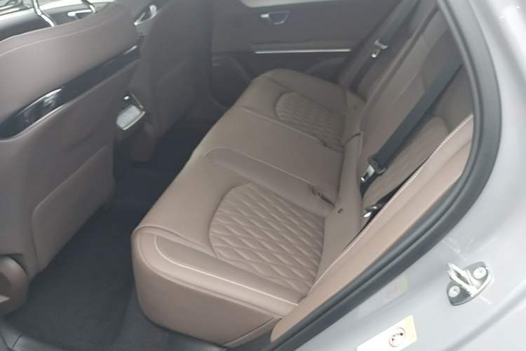 Used BYD Han 2025 DM-i 125KM LiDAR-Powered Intelligent Driving Model Left Rear Seat