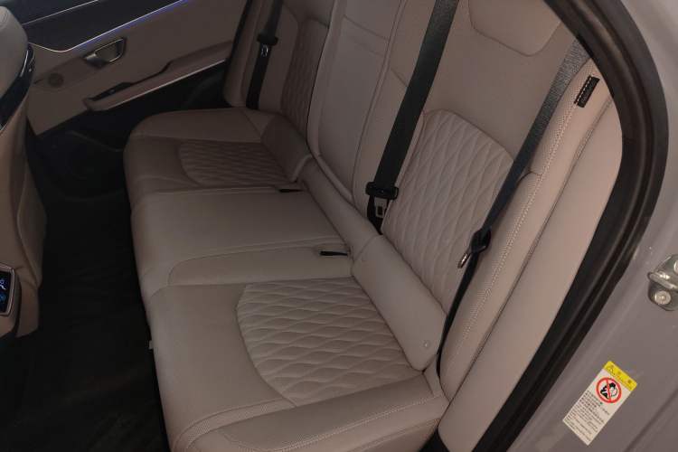 Used BYD Han 2025 EV with 701 km of Laser Radar-Enabled Intelligent Driving Left Rear Seat