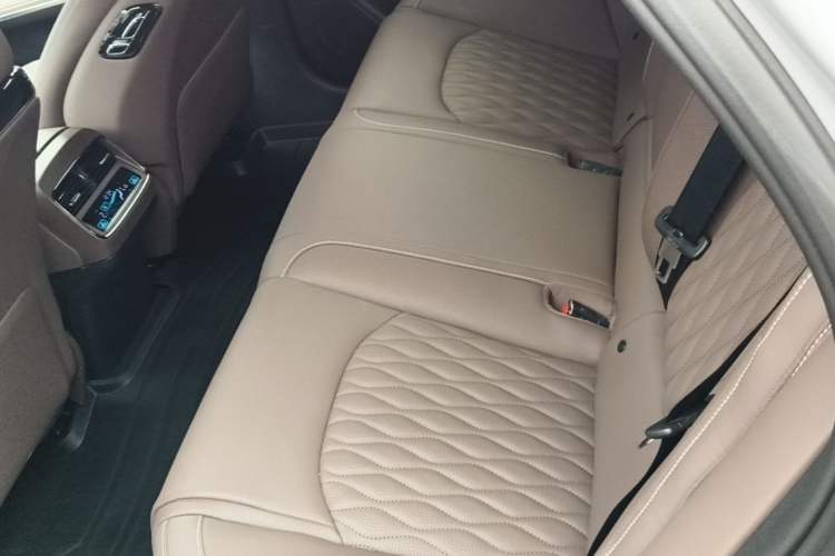 Used BYD Han 2025 DM-i Intelligent Driving Edition 125KM Prestige Model Left Rear Seat