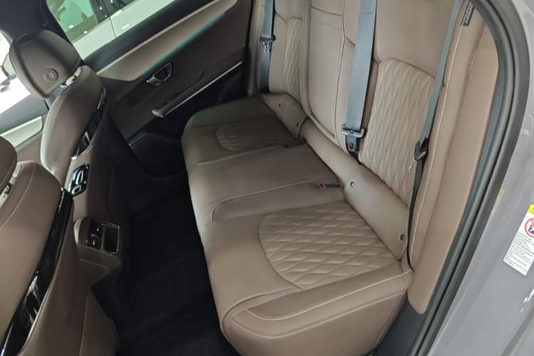 Used BYD Han 2025 DM-i Intelligent Driving Edition 125KM Prestige Model Left Rear Seat