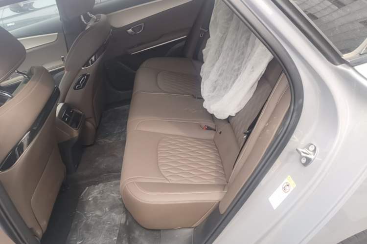 Used BYD Han 2025 DM-i Smart Drive 125KM Prestige Model Left Rear Seat