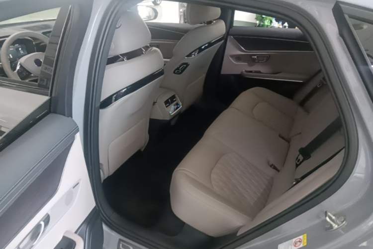 Used BYD Han 2025 DM-i Intelligent Driving Edition 125KM LiDAR Flagship Model Left Rear Seat
