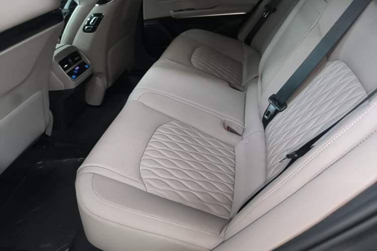 Used BYD Han 2025 DM-i 125KM Elite Model Left Rear Seat