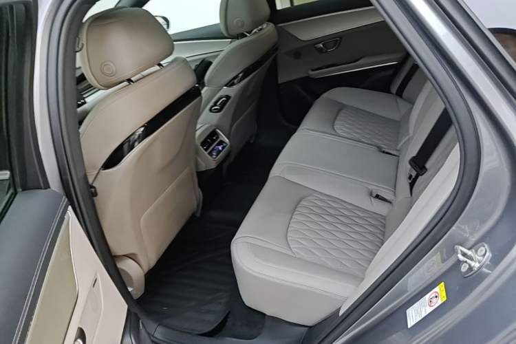 Used BYD Han 2025 DM-i Intelligent Driving Edition 125KM Prestige Model Left Rear Seat