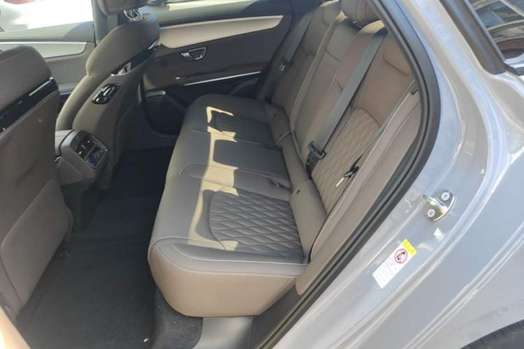 Used BYD Han 2025 DM-i Intelligent Driving Edition 125KM Prestige Model Left Rear Seat