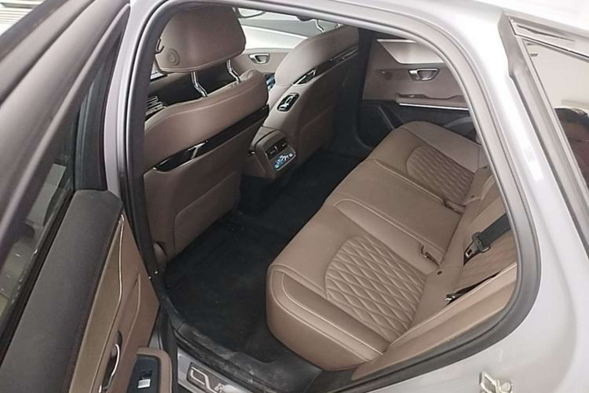 Used BYD Han 2025 DM-i Intelligent Driving Edition 125KM Prestige Model Left Rear Seat