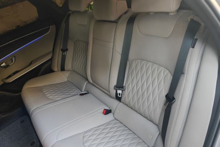 Used BYD Han 2025 EV with 701 km of Laser Radar-Enabled Intelligent Driving Left Rear Seat
