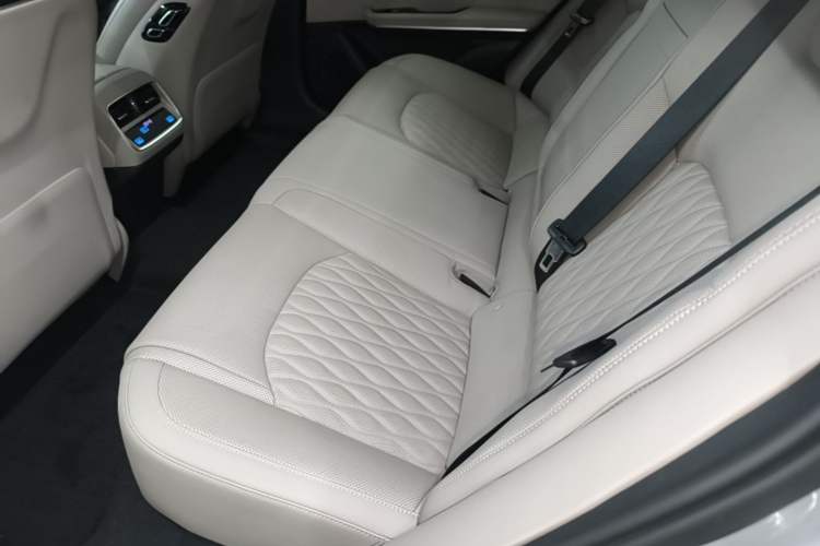 Used BYD Han 2025 DM-i Intelligent Driving Edition 125KM LiDAR Flagship Model Left Rear Seat