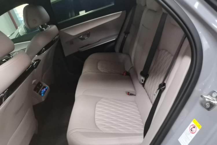 Used BYD Han 2025 DM-i Smart Drive 125KM Prestige Model Left Rear Seat