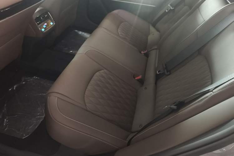 Used BYD Han 2025 DM-i 125KM LiDAR-Powered Intelligent Driving Model Left Rear Seat
