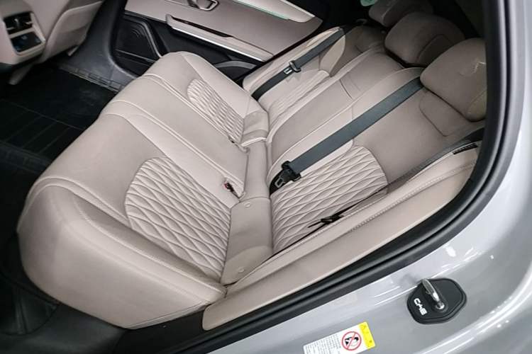 Used BYD Han 2025 DM-i Smart Drive 125KM Elite Model Left Rear Seat