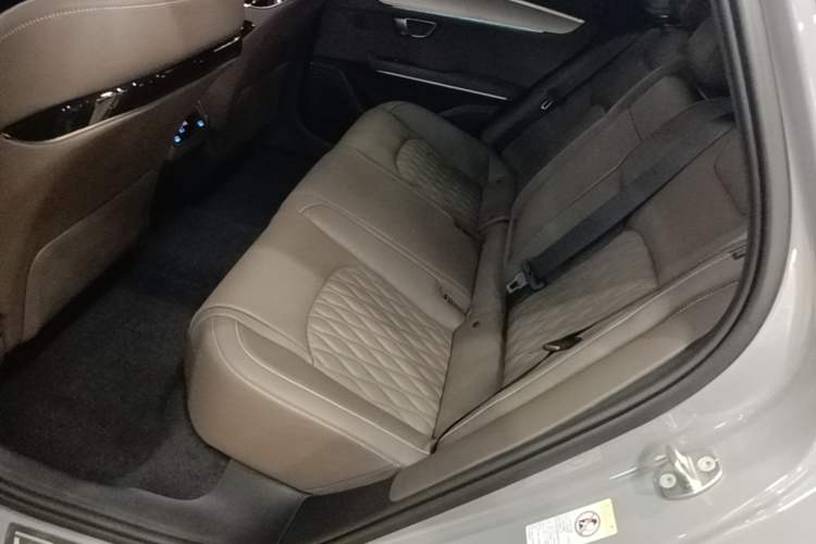 Used BYD Han 2025 DM-i Intelligent Driving Edition 125KM Prestige Model Left Rear Seat