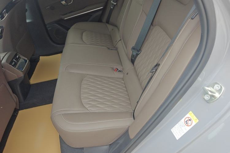 Used BYD Han 2025 DM-i Intelligent Driving Edition 125KM Prestige Model Left Rear Seat