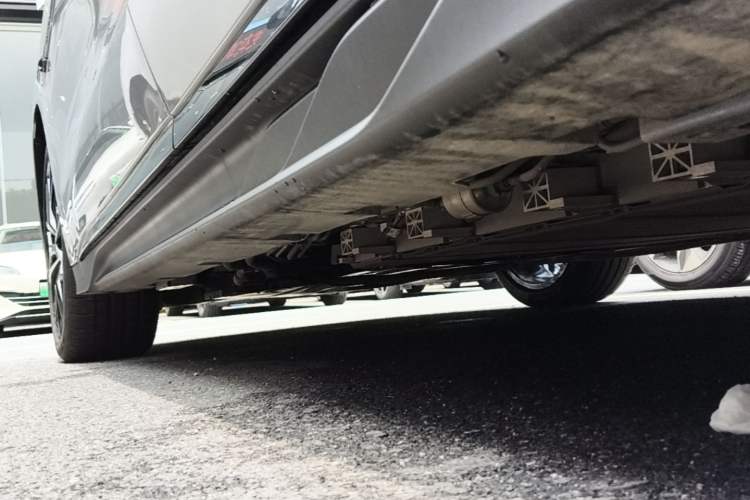 Used BYD Han 2025 DM-i Intelligent Driving Edition 125KM Prestige Model Left Side Sill