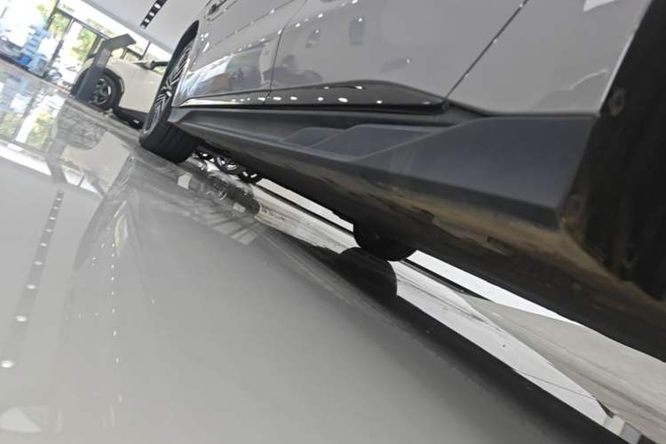 Used BYD Han 2025 EV with 701 km of Laser Radar-Enabled Intelligent Driving Left Side Sill