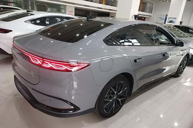 Used BYD Han 2025 DM-i Intelligent Driving Edition 125KM Prestige Model Rear Right 45 Deg