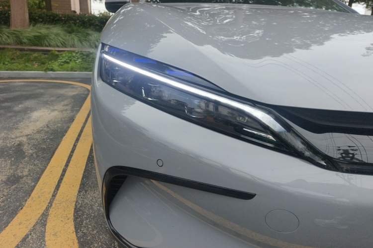 Used BYD Han 2025 DM-i Smart Drive 125KM Prestige Model Right Front Headlight