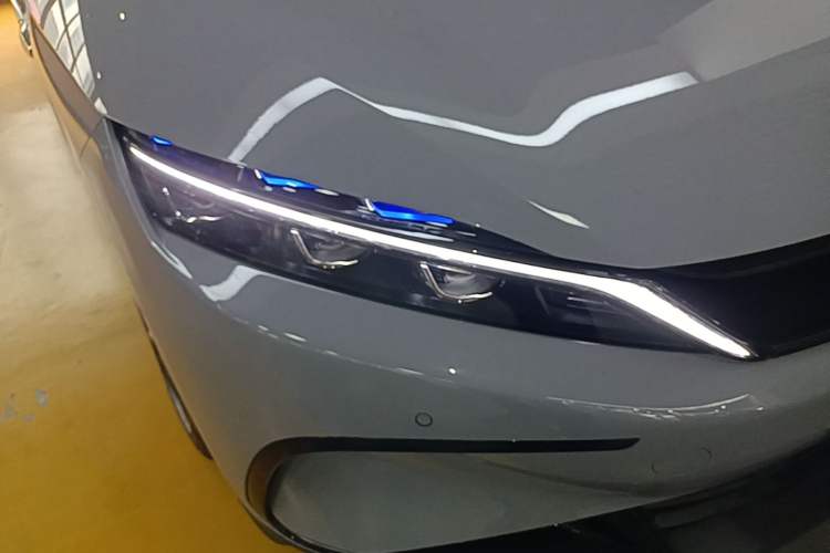 Used BYD Han 2025 DM-i Intelligent Driving Edition 125KM Prestige Model Right Front Headlight