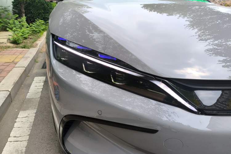 Used BYD Han 2025 DM-i 125KM Elite Model Right Front Headlight
