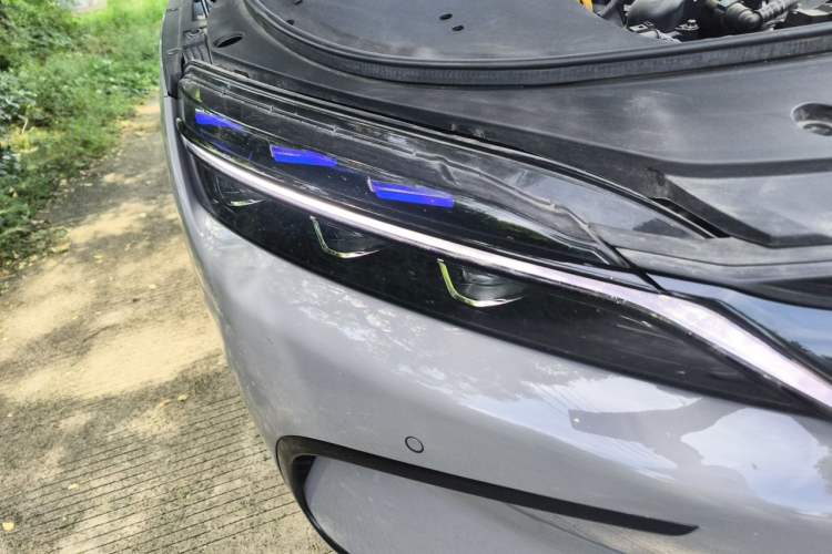 Used BYD Han 2025 DM-i 125KM Prestige Model Right Front Headlight
